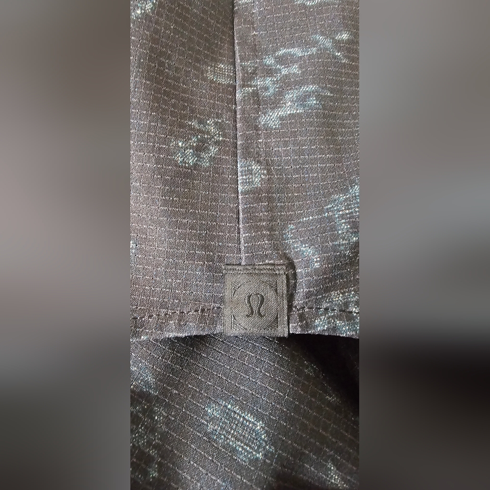 Lululemon Men Shirt 2XL Camo Airing Easy Short Sleeve Black - Picture 8 of 9
